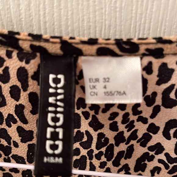 Divided by H&M Swimsuit Coverup. Size Small - Picture 5 of 7